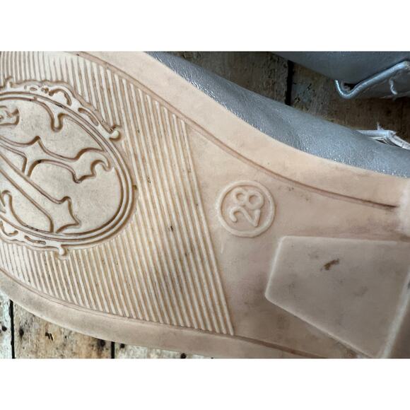 Pipperdoodles Silver Bow Shoes Toddler Size 28 (US 9) - Picture 5 of 7